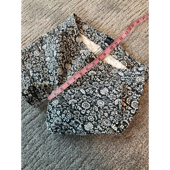 NWOT American Eagle Low Rise Stretch Midi Short Black & White Floral Size 2 - Picture 6 of 7